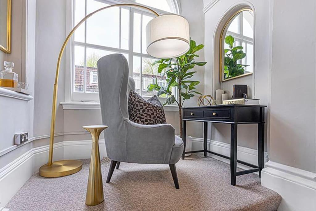 Stylish Hyde Park Home By Tube Stations With Elevator London Exteriör bild